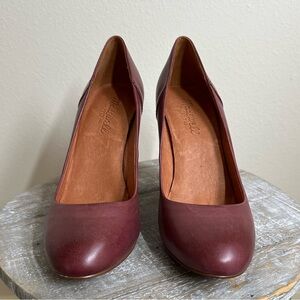 The Frankie pump. Size 6.5. Plum leather. Madewell. 3.5 inch heel.